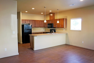 The Crossings Townhomes in Vancouver, WA - Building Photo - Building Photo