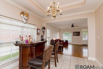 10125 Springbrook Ave in Baton Rouge, LA - Foto de edificio - Building Photo