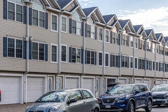 Fieldstone Crossing in Waltham, MA - Building Photo - Building Photo