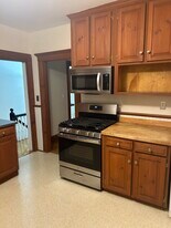 22 Kingman Ave, Unit 2nd Floor in Mansfield, MA - Building Photo