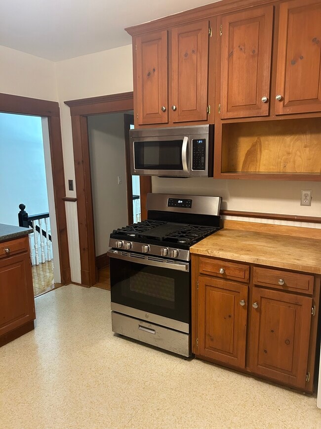 22 Kingman Ave, Unit 2nd Floor, Unit 2nd Floor