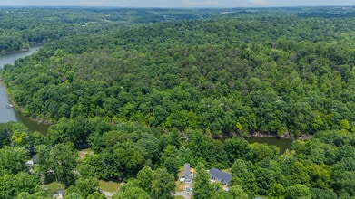 220 Lakeshore Dr in Mammoth Cave, KY - Building Photo - Building Photo