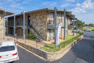 The Vue at Oak Creek in Oklahoma City, OK - Foto de edificio - Building Photo