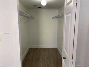 2415 NW 16th St Rd in Miami, FL - Building Photo - Building Photo