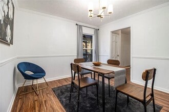 8212 Lullwater Ct in Jonesboro, GA - Foto de edificio - Building Photo