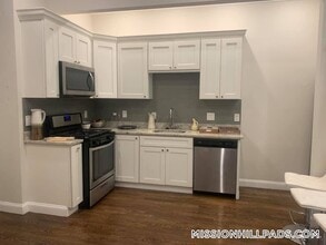 19 Perrin St in Boston, MA - Building Photo - Building Photo