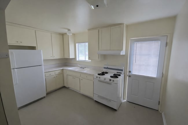 955 W C St in Colton, CA - Building Photo - Building Photo