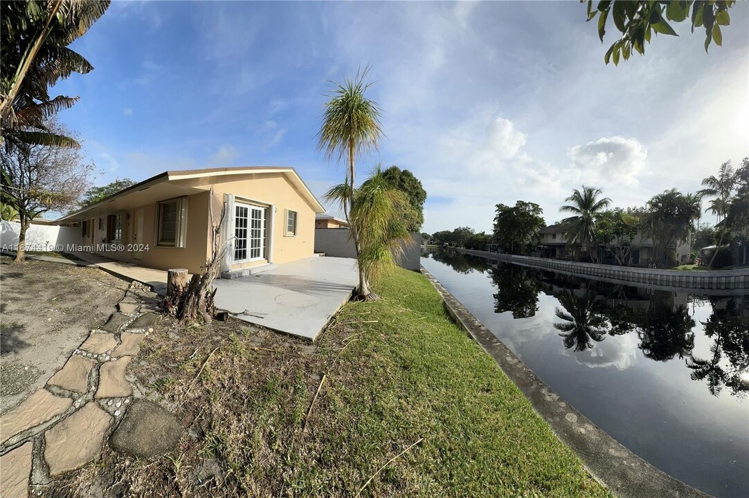 590 NE 20th St in Wilton Manors, FL - Building Photo