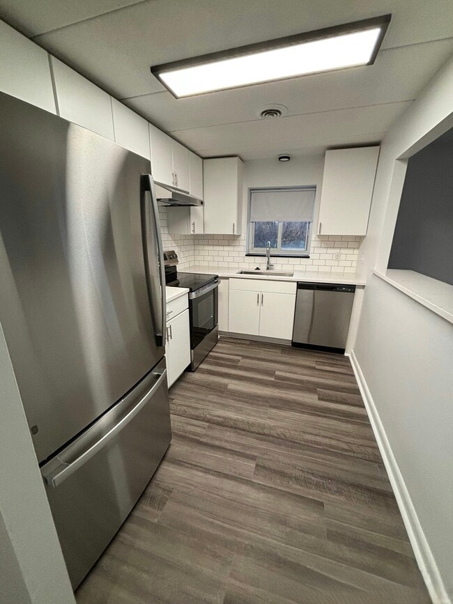 30 Hill Rd, Unit 202