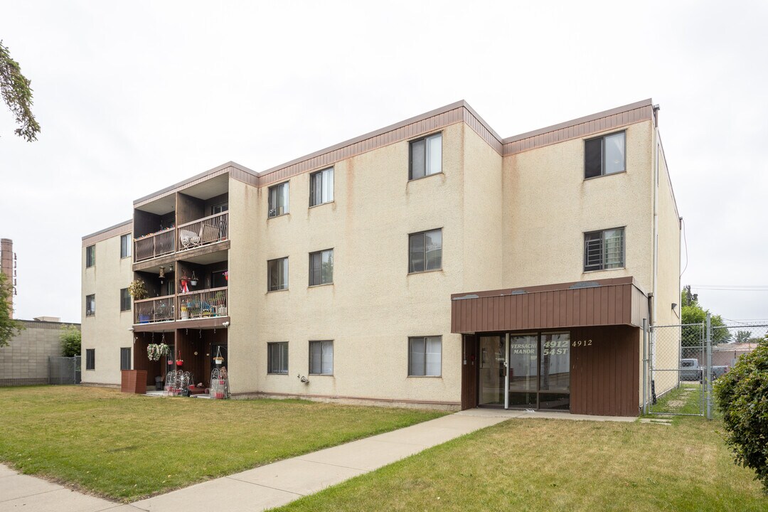 Versachi Manor in Red Deer, AB - Building Photo