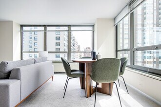3450 N Lake Shore Dr in Chicago, IL - Building Photo - Building Photo