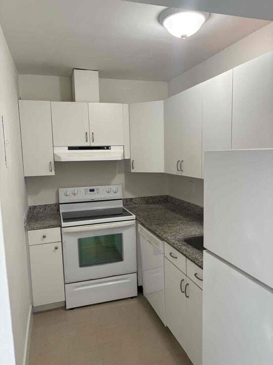 4845 NW 7th St in Miami, FL - Building Photo