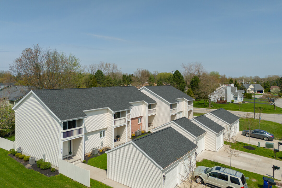 Robin Road Townhouses in Buffalo, NY - Building Photo