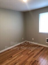 2410 SE 9th Ct in Gresham, OR - Building Photo - Building Photo