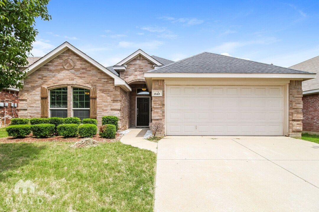 649 Minkel Dr in Crowley, TX - Building Photo