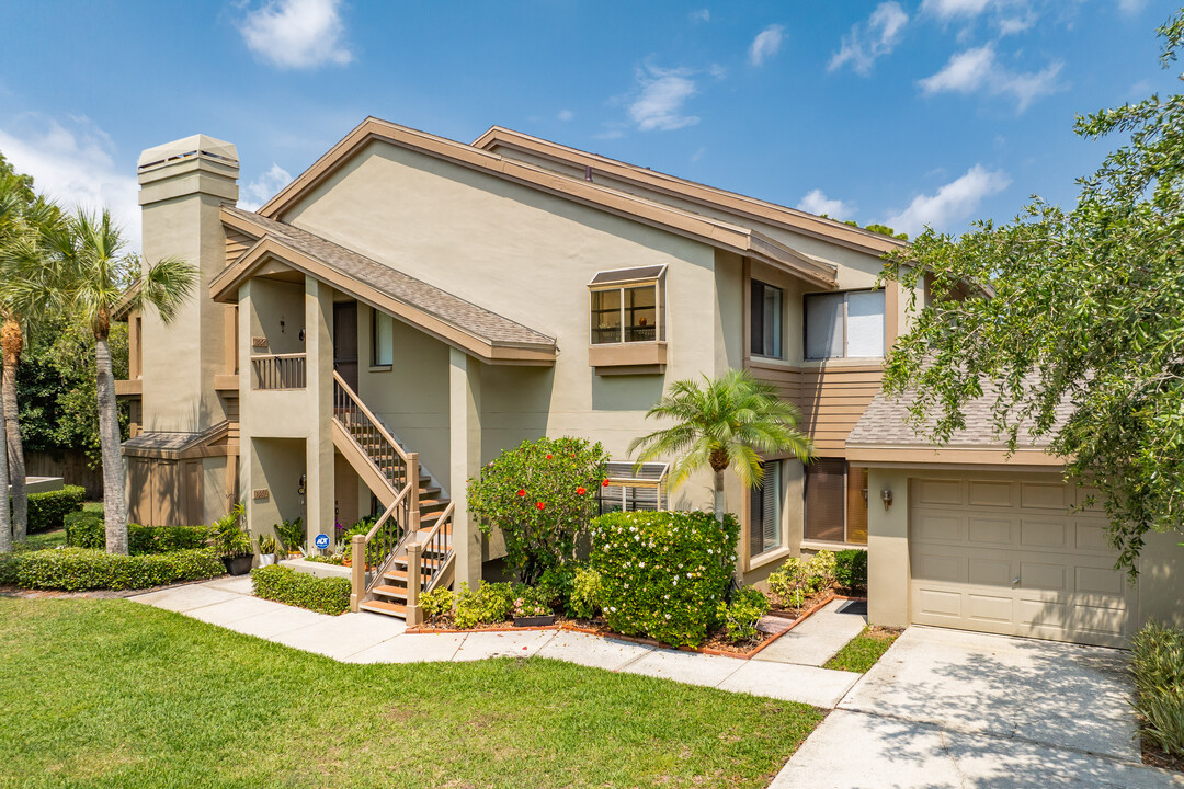 Landmark Oaks Condominiums in Palm Harbor, FL - Foto de edificio