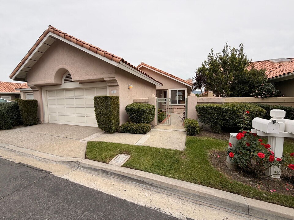 6 Via Andorra in Trabuco Canyon, CA - Building Photo