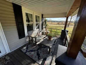 2728 W Barr Rd in Chocowinity, NC - Building Photo - Building Photo