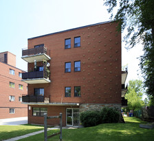 1165 Birchmount Rd in Toronto, ON - Building Photo