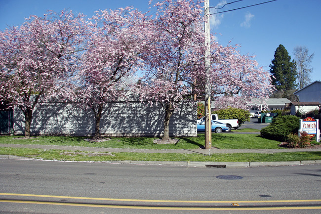 Vanrich Apartments in Forest Grove, OR - Building Photo - Building Photo