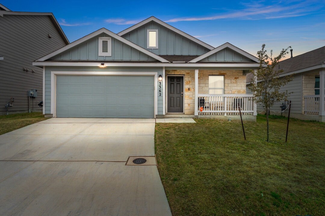 3362 Carducci Dr in Converse, TX - Foto de edificio