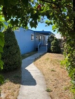 4022 Delaware Ave in Klamath Falls, OR - Building Photo