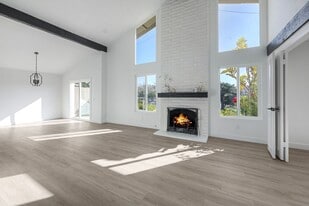 119 Matamoros Ct in Solana Beach, CA - Building Photo