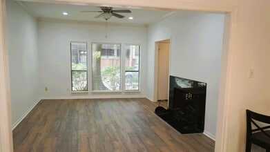 11711 Memorial Dr in Houston, TX - Foto de edificio - Building Photo