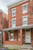 718 W Lafayette St in Norristown, PA - Building Photo