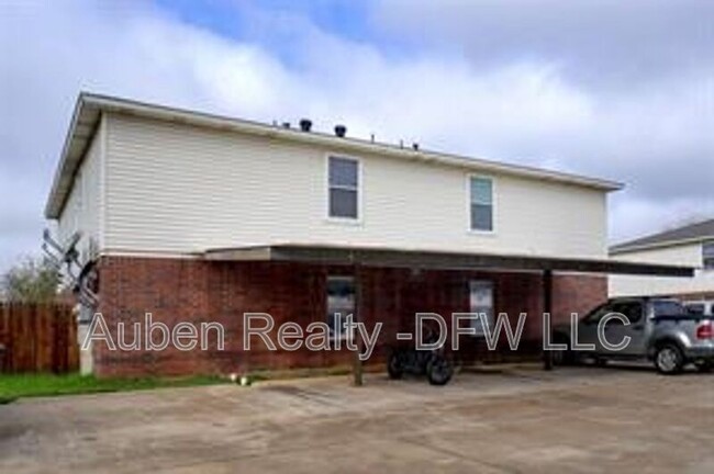 300 S Magnolia St in Crowley, TX - Building Photo - Building Photo