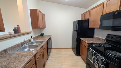 Amber Ridge Apartments in Fargo, ND - Foto de edificio - Building Photo