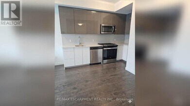 60 Frederick St in Kitchener, ON - Building Photo - Building Photo