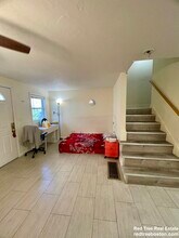 24 Lawn St, Unit 3 in Boston, MA - Foto de edificio - Building Photo