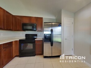 872 Sea Holly Dr in Brooksville, FL - Foto de edificio - Building Photo