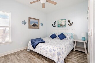 998 Dolly St in Port Bolivar, TX - Building Photo - Building Photo