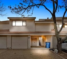 26 Oakbrook Dr in Lewisville, TX - Building Photo