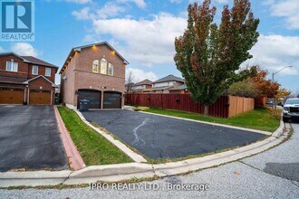 3191 OAKVIEW Rd in Mississauga, ON - Building Photo - Building Photo