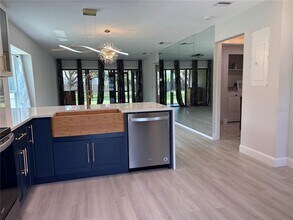 996 N Beneva Rd in Sarasota, FL - Building Photo - Building Photo