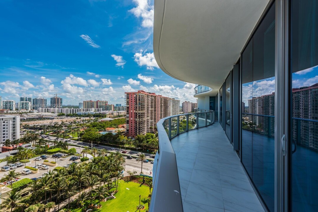 17475 Collins Ave in Sunny Isles Beach, FL - Building Photo