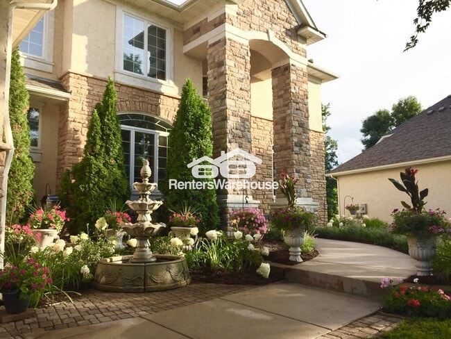 2470 Arnold Palmer Dr in Blaine, MN - Building Photo - Building Photo