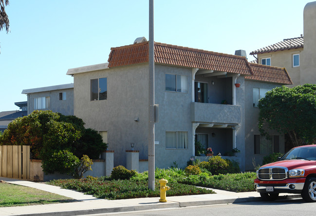 5430 Driftwood St in Oxnard, CA - Building Photo - Building Photo