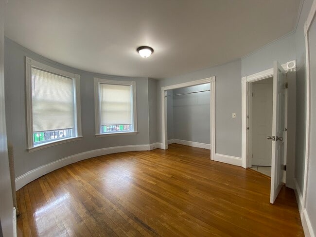 884 Huntington Ave, Unit 1R in Boston, MA - Foto de edificio - Building Photo