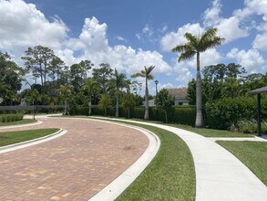 6668 Pointe of Woods Dr in West Palm Beach, FL - Building Photo - Building Photo
