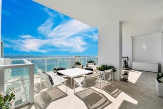 50 S Pointe Dr in Miami Beach, FL - Building Photo - Building Photo