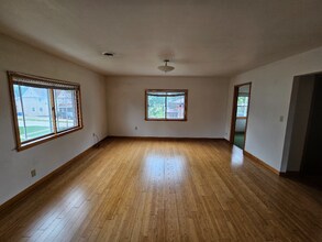 324 E Parkinson St in Viroqua, WI - Building Photo - Building Photo