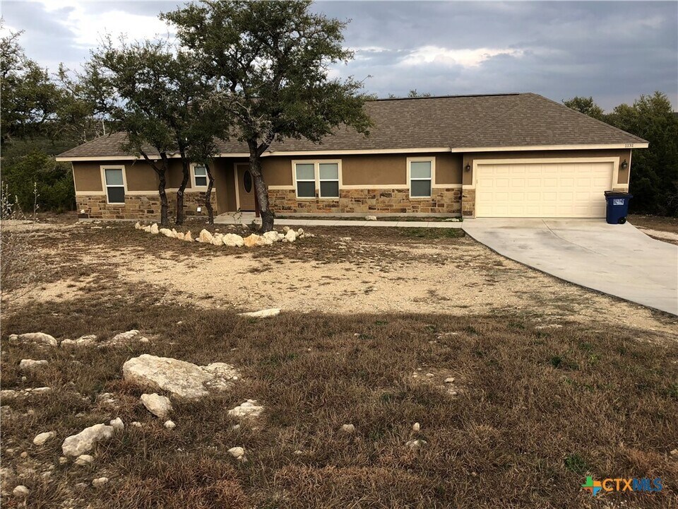 1131 Rocky Ridge Loop in Canyon Lake, TX - Building Photo