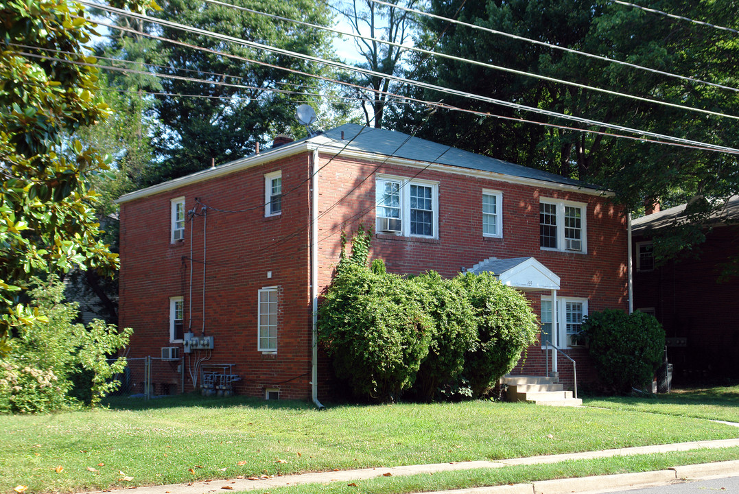 306 Shirley St in Falls Church, VA - Foto de edificio