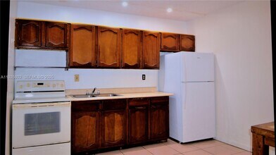 274 SW 9th St in Dania Beach, FL - Foto de edificio - Building Photo