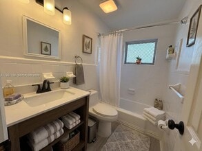 1060 Pennsylvania Ave, Unit 4 in Miami Beach, FL - Building Photo - Building Photo