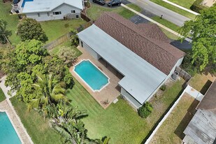 1321 SW 74th Terrace in Plantation, FL - Building Photo